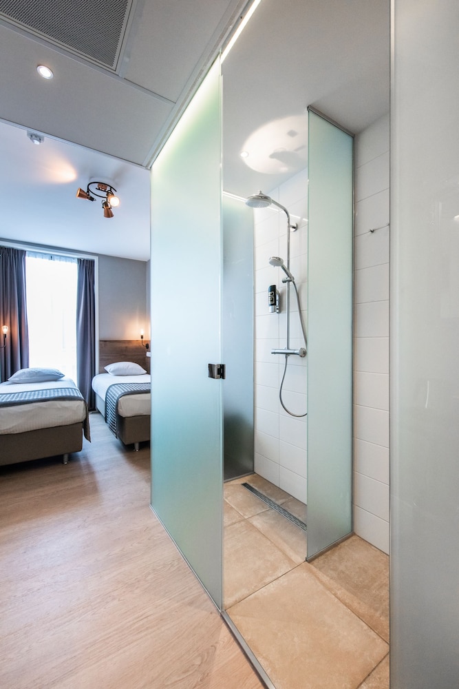 Melrose Hotel 24/42