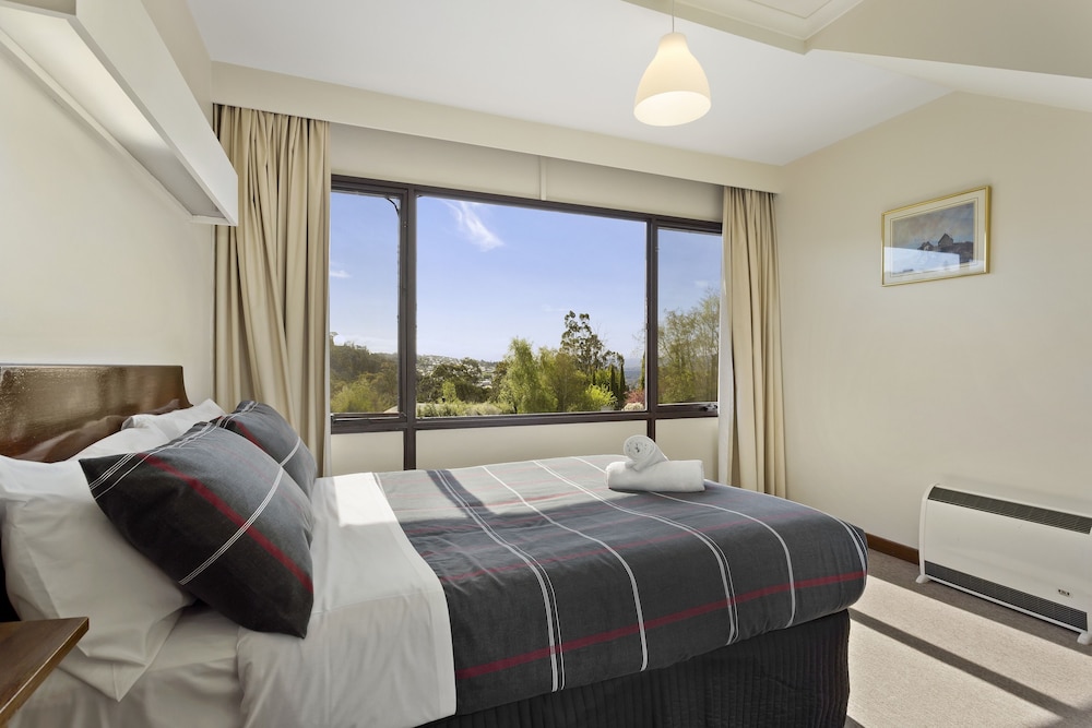 Village Family Motor Inn 12/47