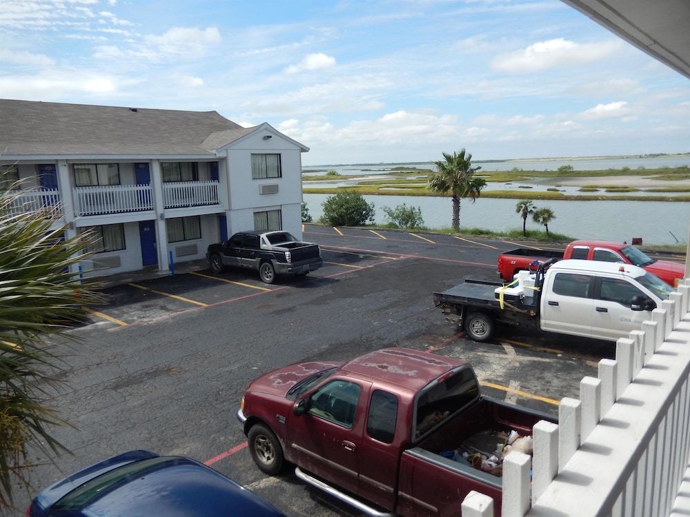 Motel6 Portland, TX 25/29