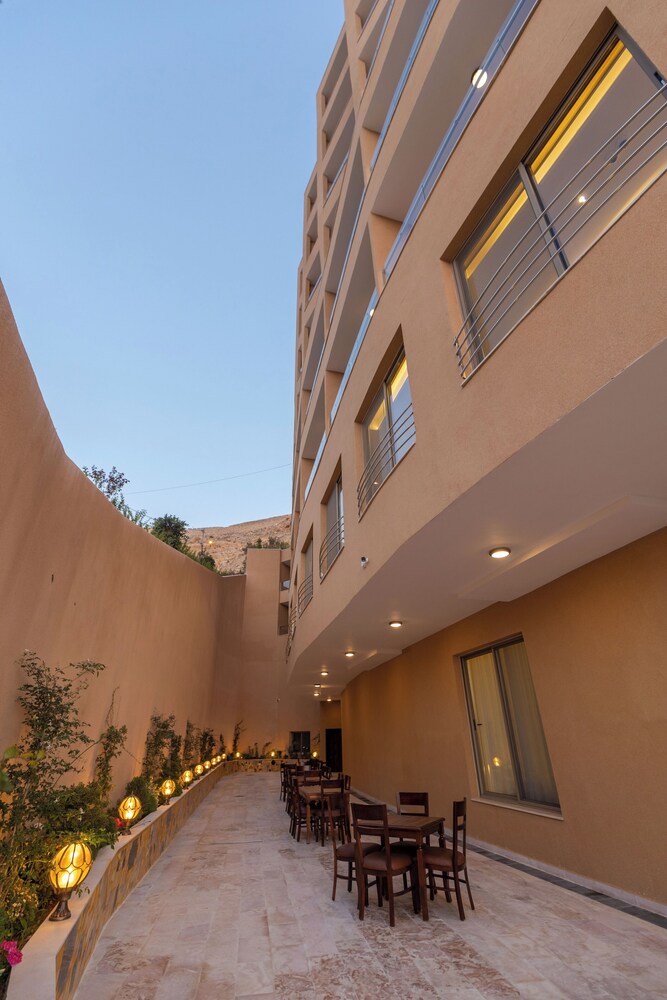Petra Legacy Luxury Hotel 3/50
