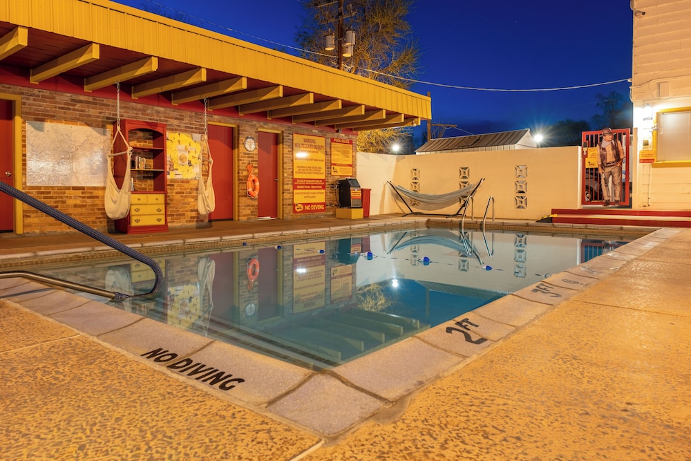 Apache Motel 27/48