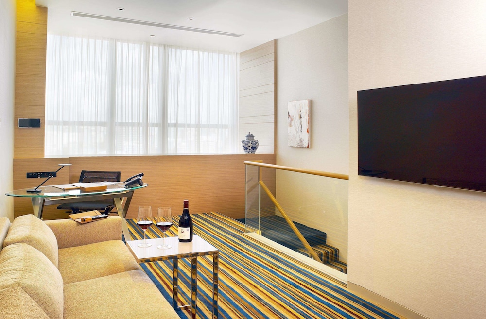 One Farrer Hotel 30/69