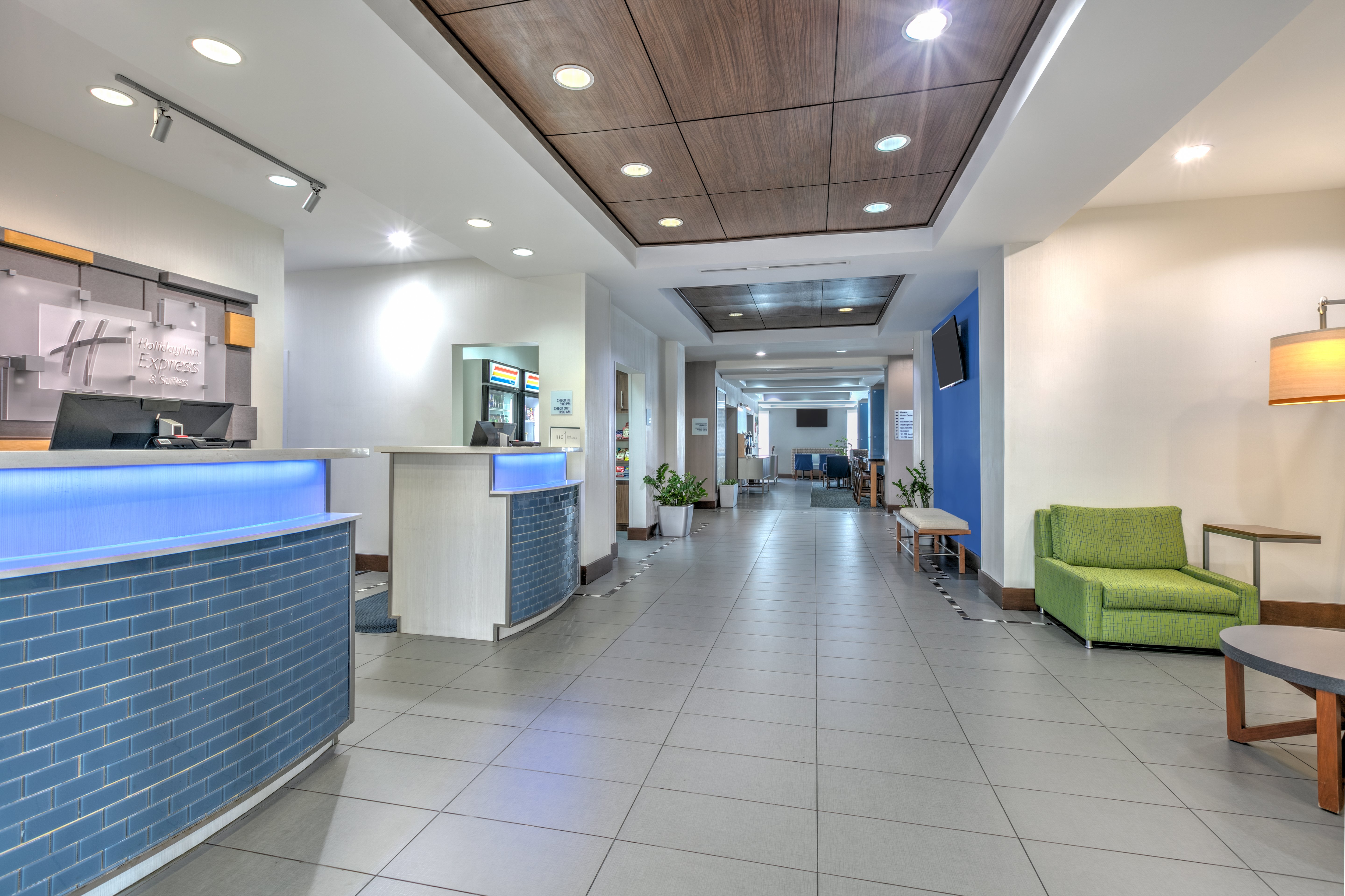 Holiday Inn Express Suites Clute Lake Jackson 11/63