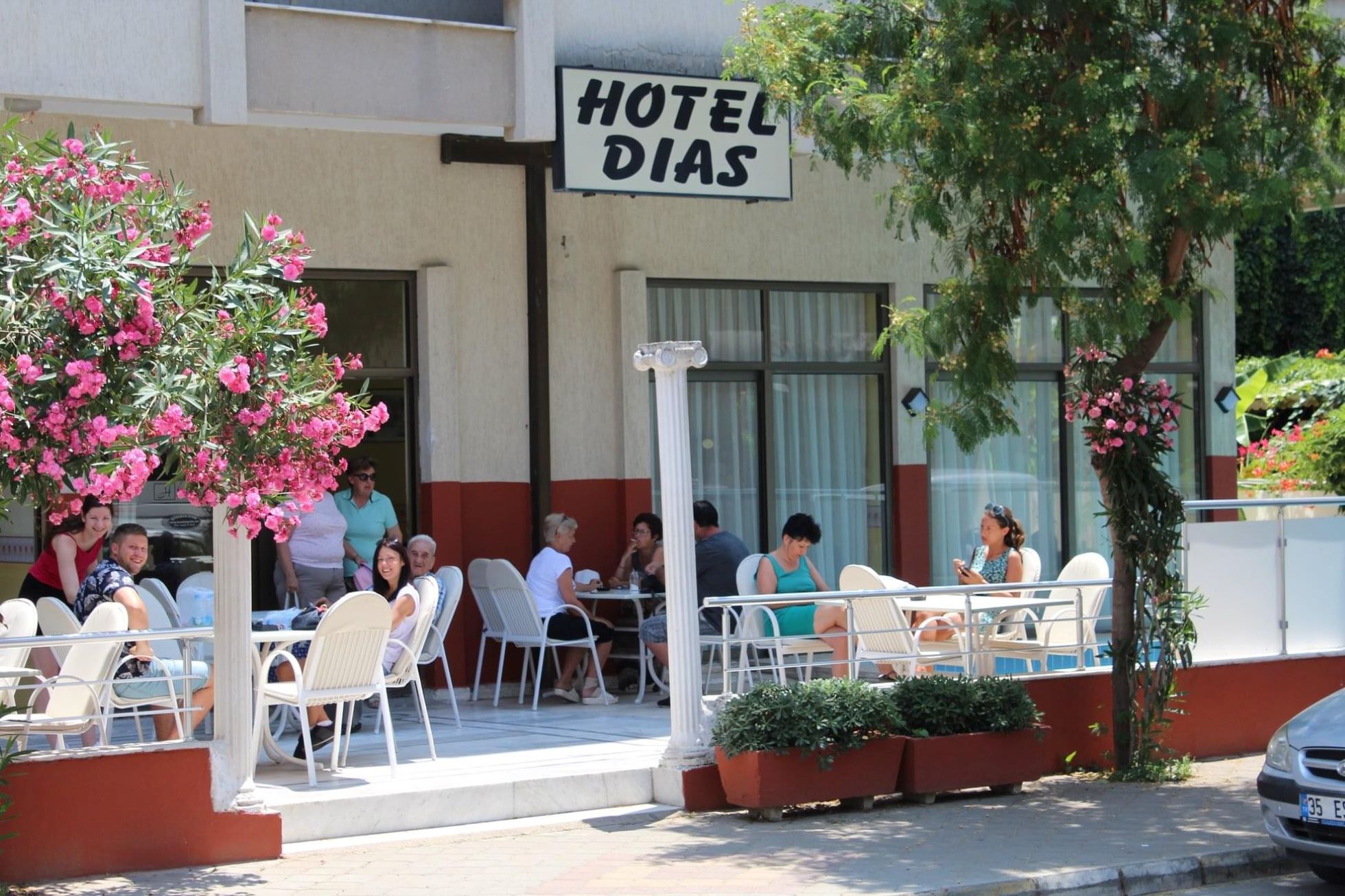 Dias Hotel 3/27