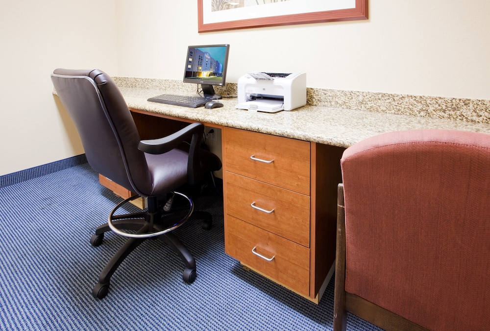 Candlewood Suites Jacksonville 59/72