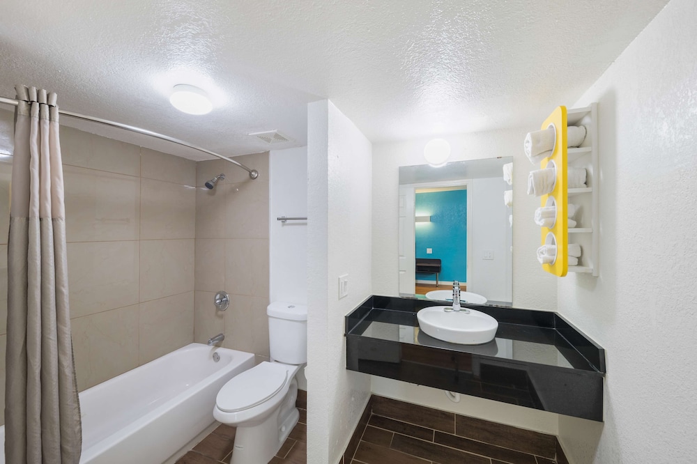 Motel6 Grand Prairie, TX - Interstate 30 49/51