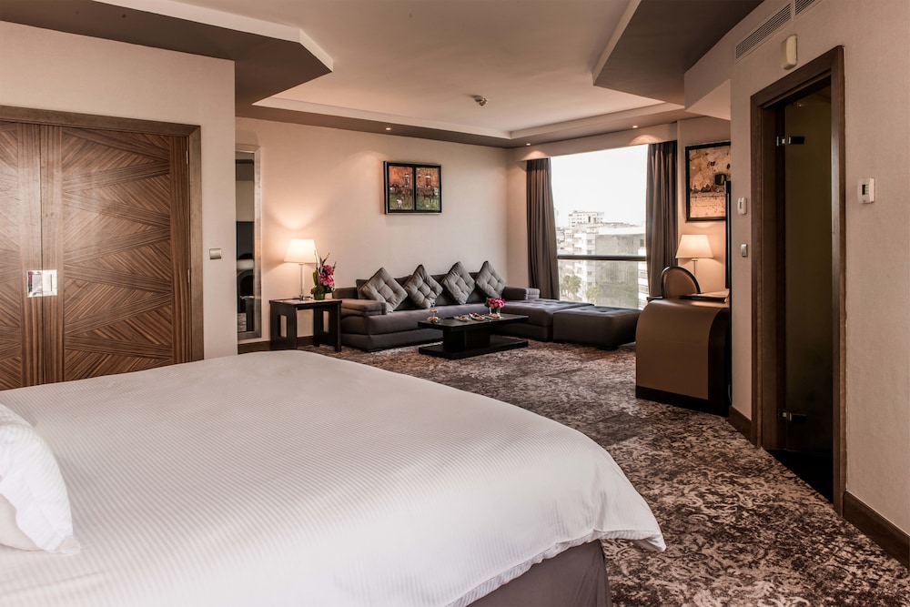 PRESTIGE, SUITE, KING BED, CITY VIEW