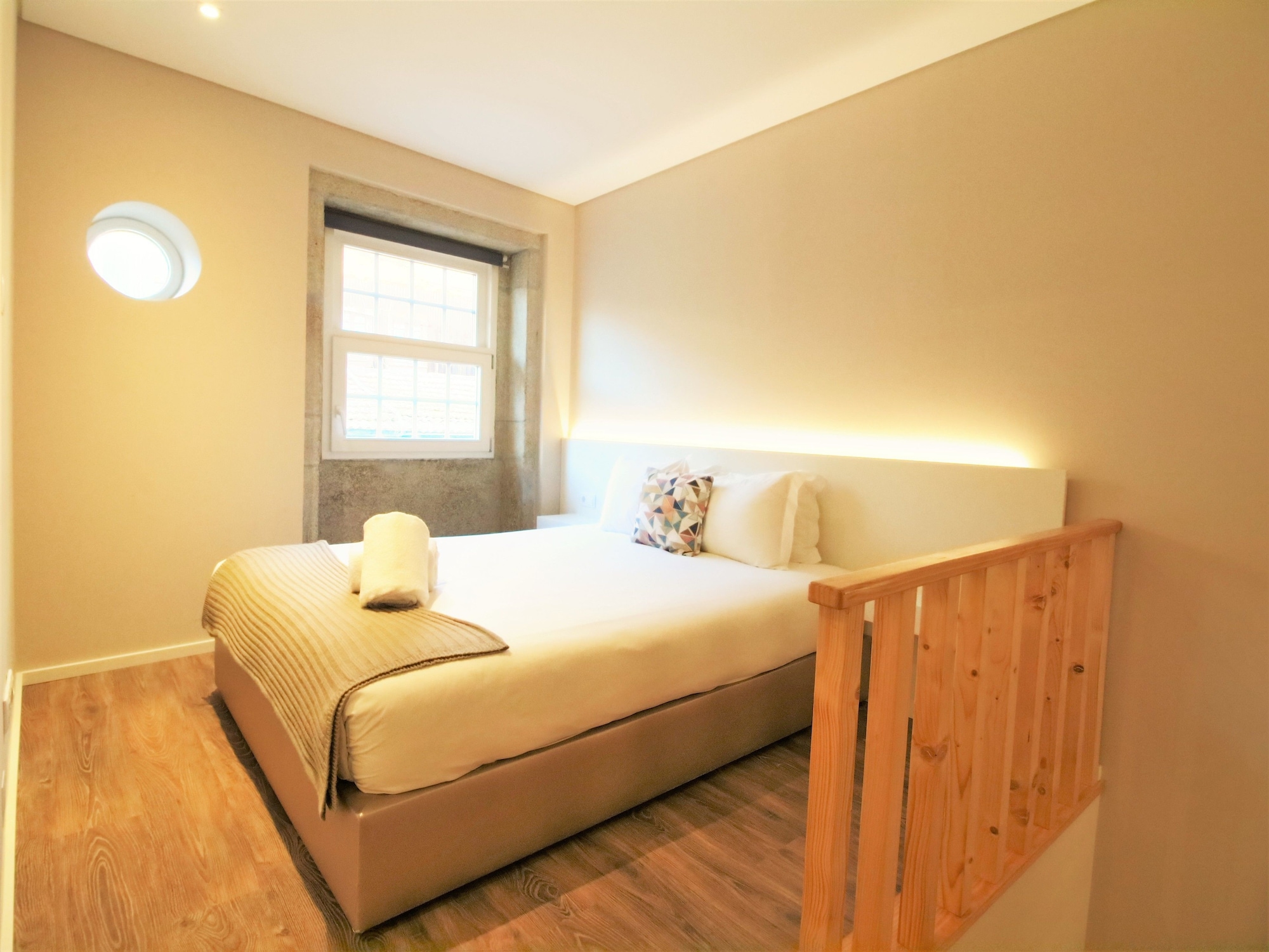 1 BEDROOM, APARTMENT, STREET VIEW