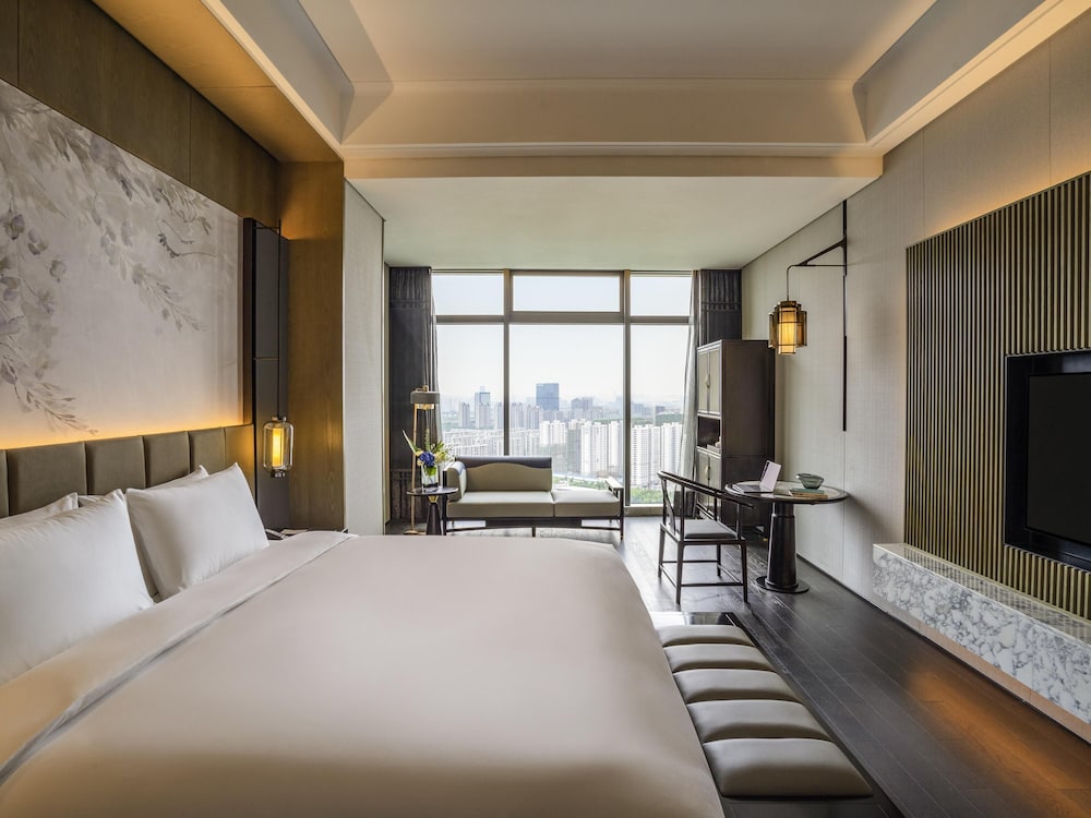MAGNIFICENT, KING BED