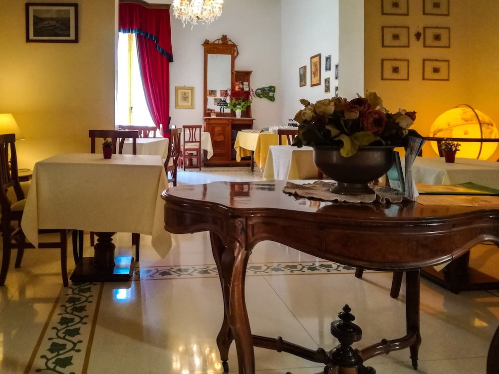 restaurant-cafeteria
