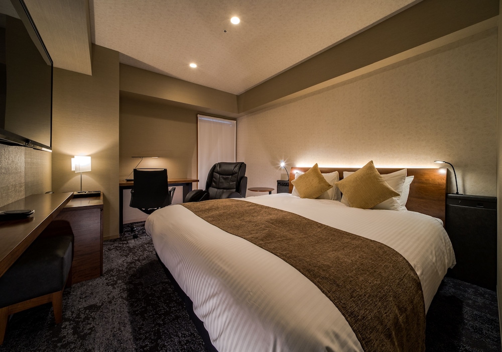 DELUXE, KING BED, SMOKING