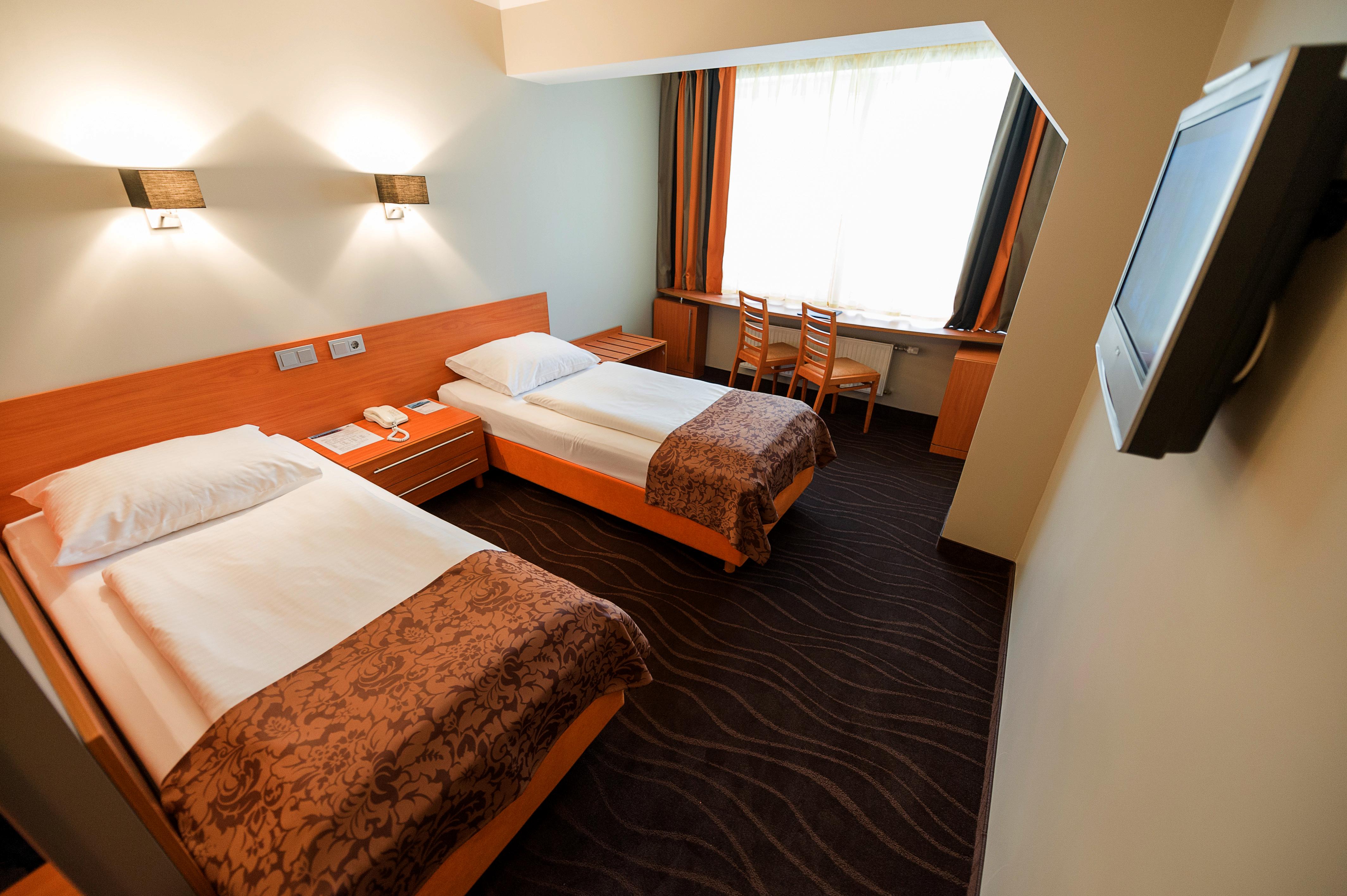 Standard, Twin Beds