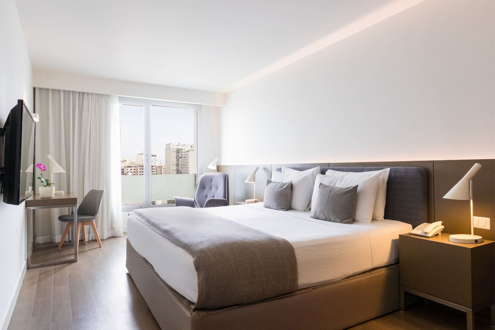 ROOM, KING BED