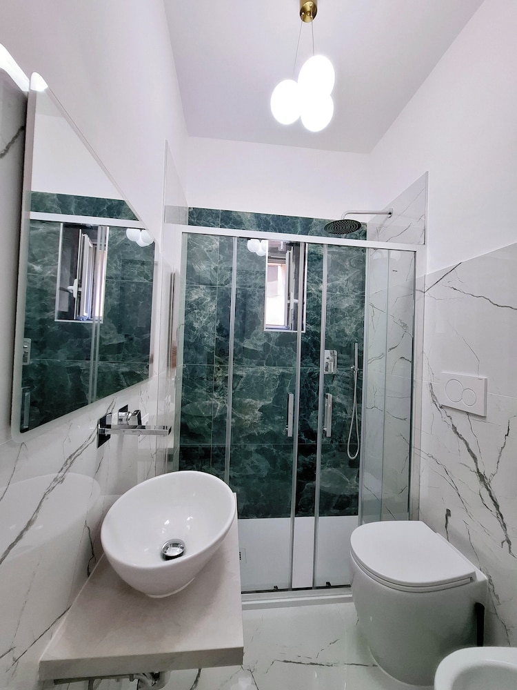 Rhome Sweet Rhome Suite 30/40