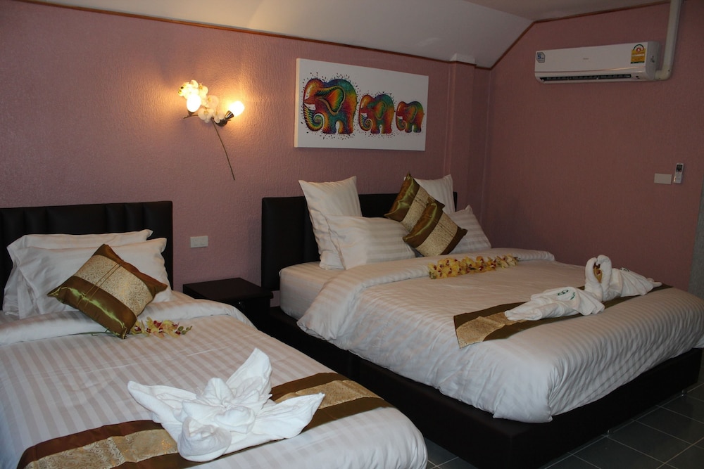ROOM, TWIN BEDS