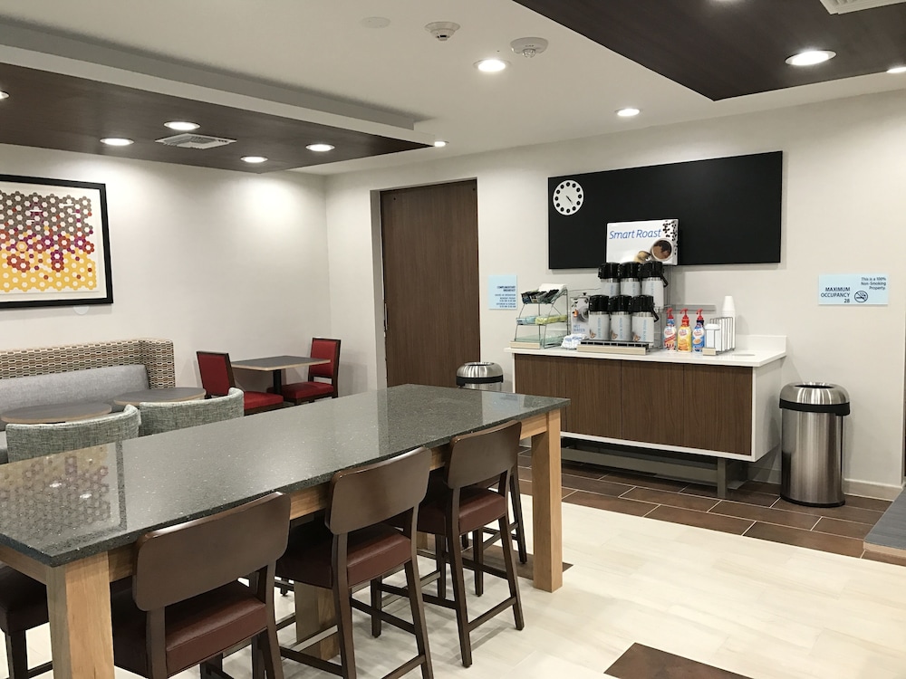 Holiday Inn Express Naples South I 75 55/67