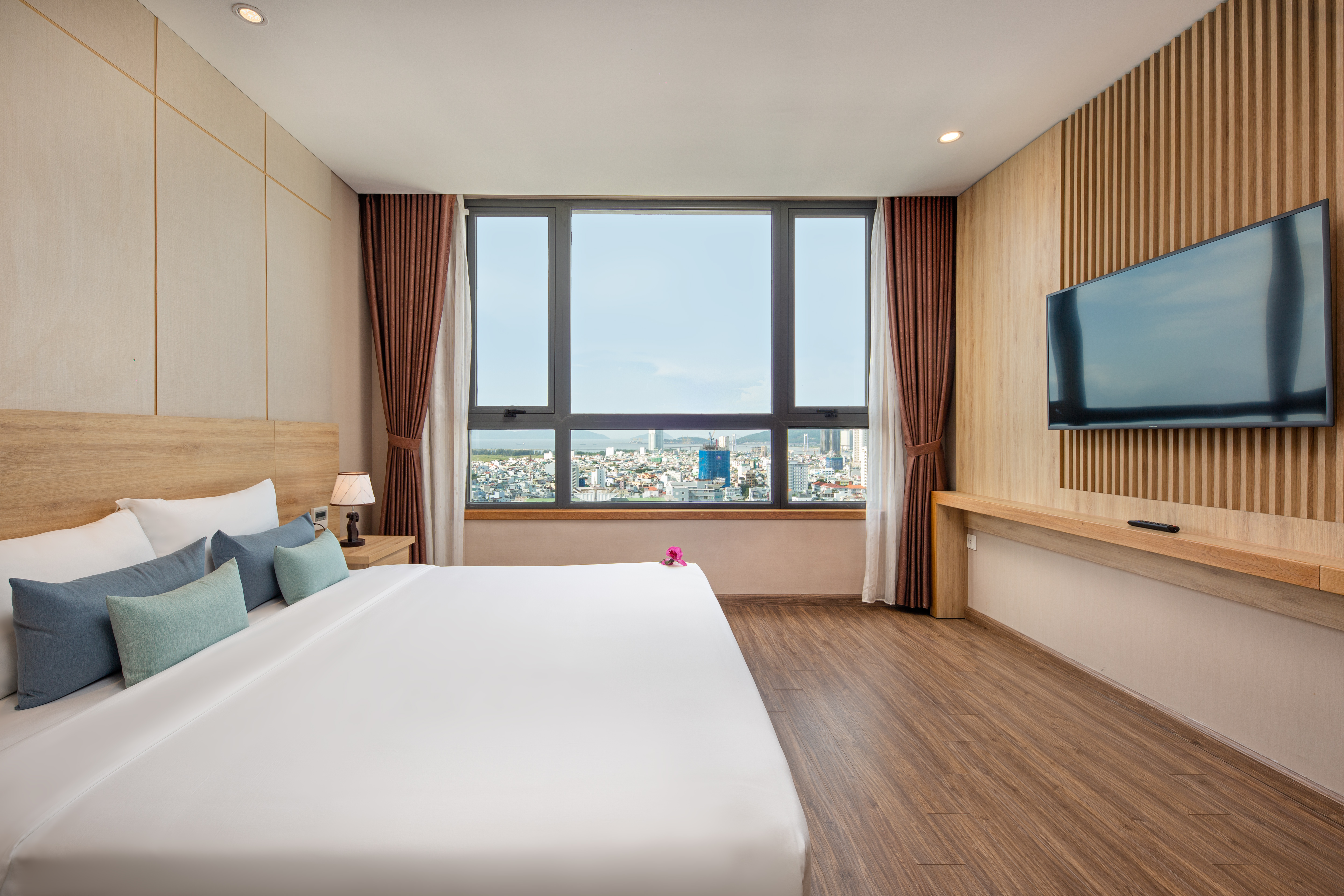 Grand, Deluxe, Double Bed