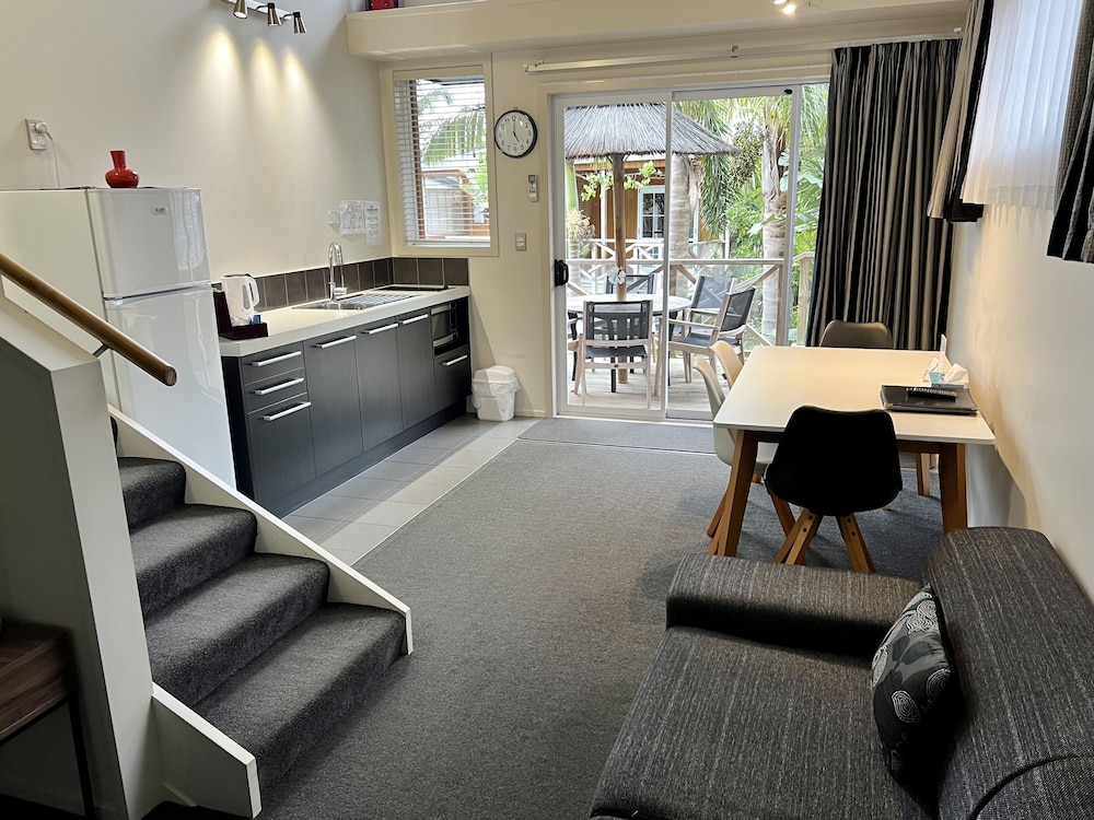 Anchor Lodge Resort 53/73
