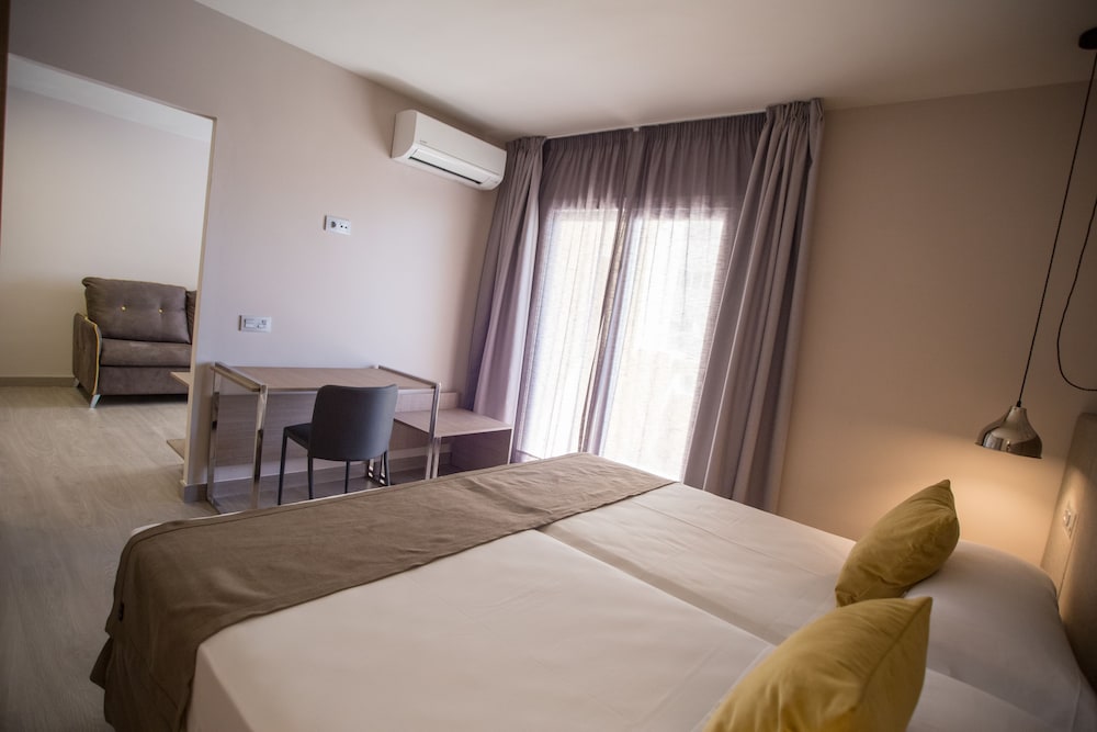 Ona Marbella Inn 8/40