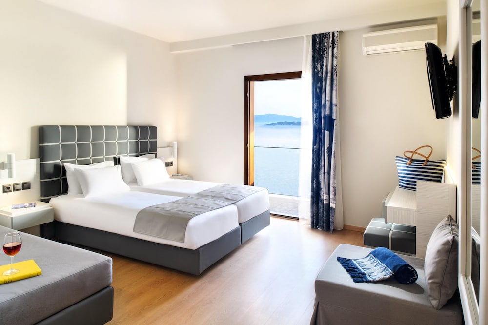 Connecting, Family, Double and Twin Beds, Sea View