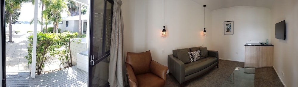BEACH HOUSE KAWAU ISLAND 23/51
