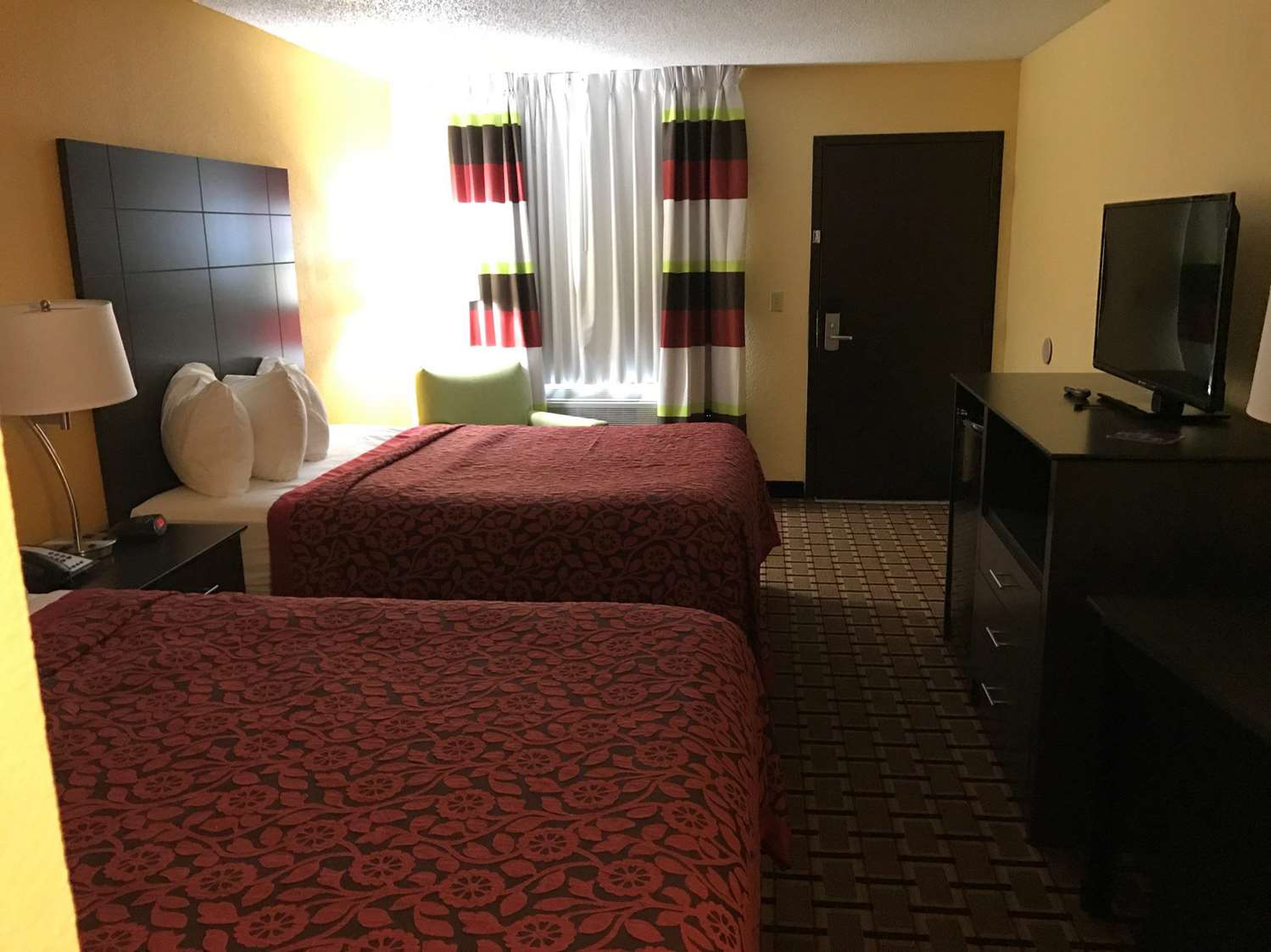 Days Inn By Wyndham Carthage 8/29