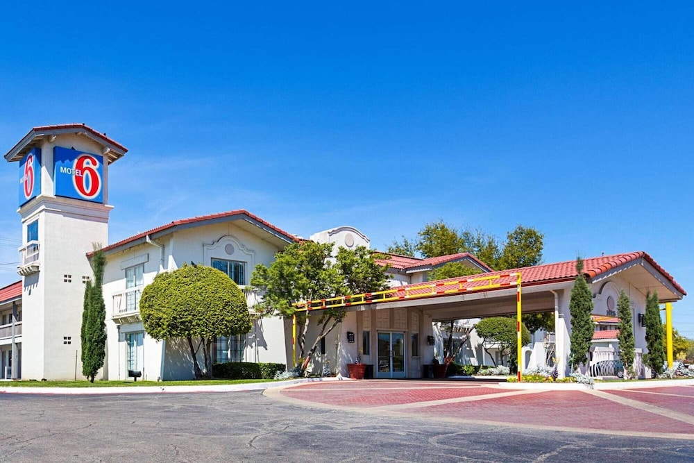 Motel6 Dallas, TX - Market Center 32/45