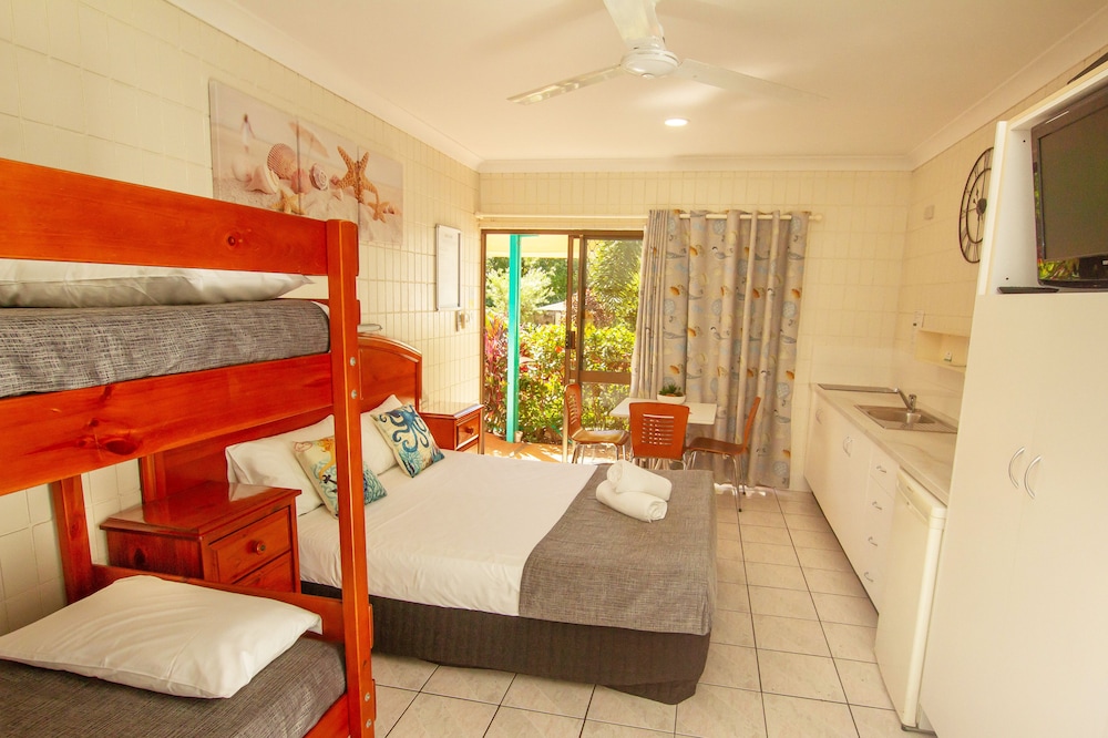 Tropical Palms Inn Resort 34/51