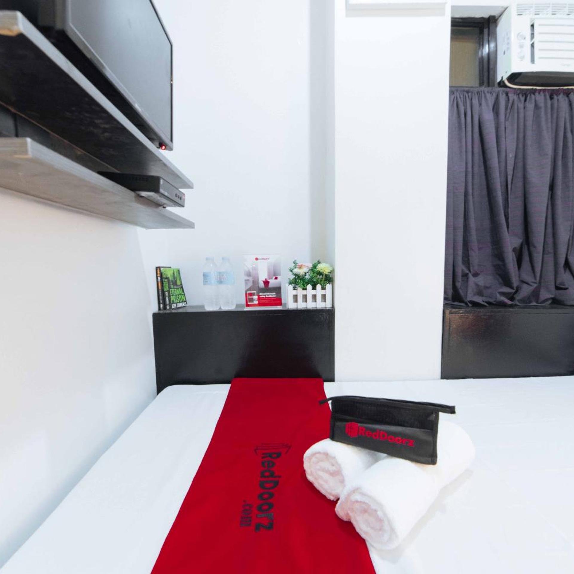 RedDoorz near G Mall Bajada Davao-Isolation Hotel 25/28