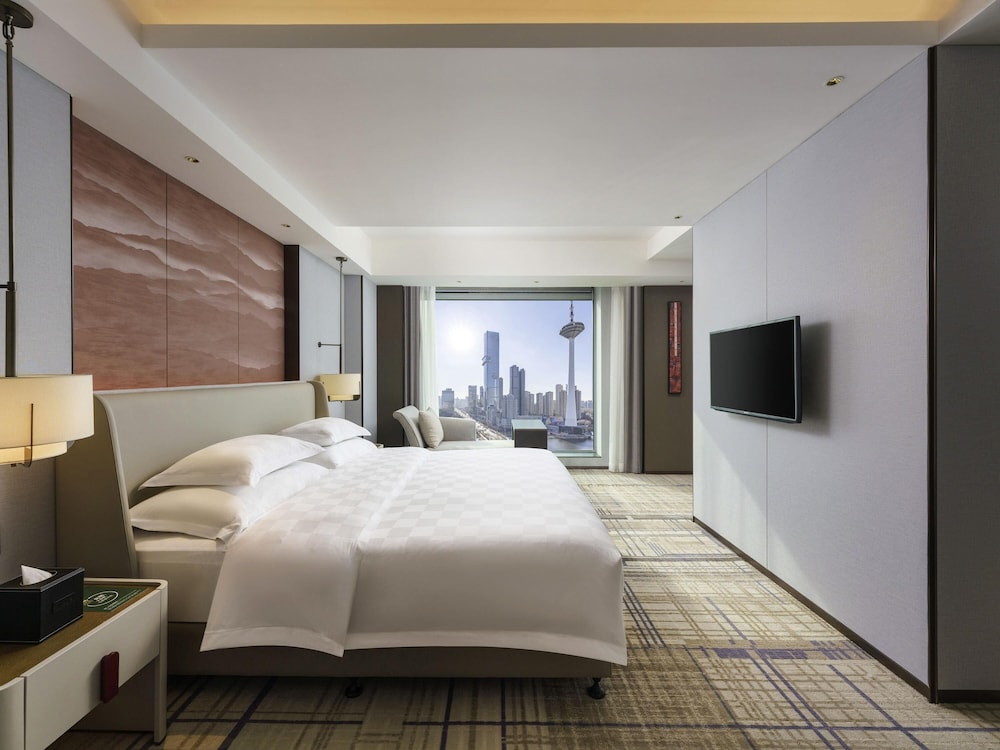 Signature, Swiss, King Bed, City View