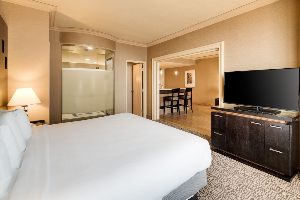 1 Bedroom, Suite, King Bed, Ocean View, High Floor, Showboat Atlantic City 4/10