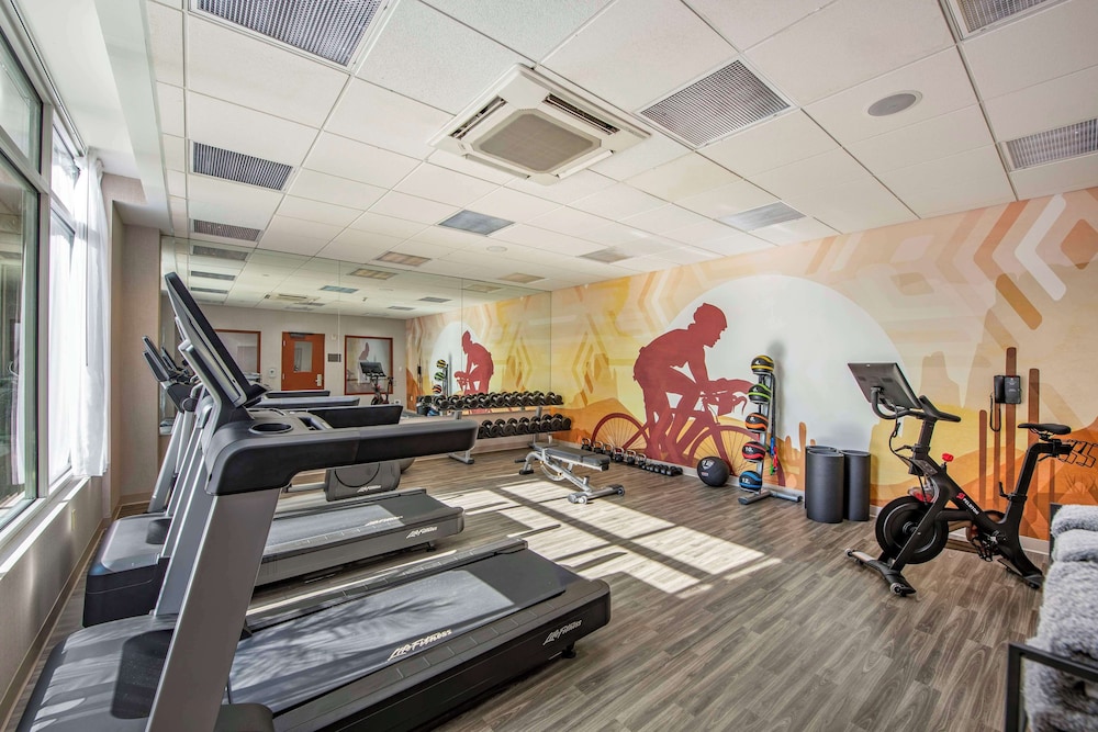 Hyatt Place Riverside Downtown 30/60
