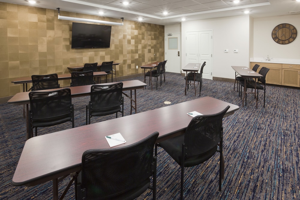 GrandStay Hotel & Suites Cannon Falls 32/40