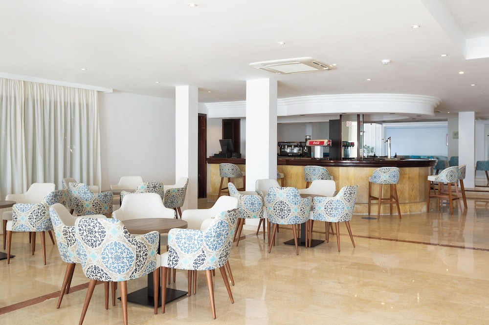Alua Suites Las Rocas 64/82