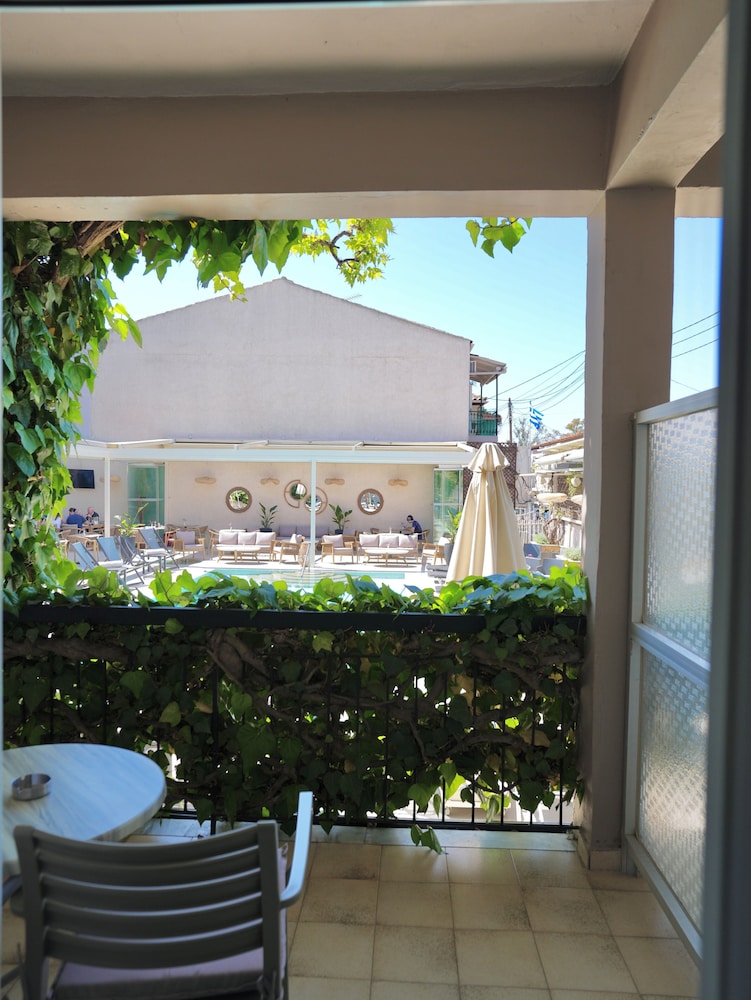 Telesilla Hotel 70/74