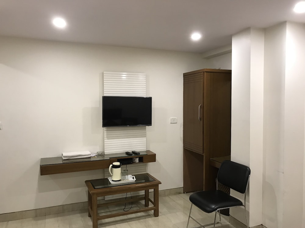 Hotel Avtar At New Delhi Railway Station 42/50