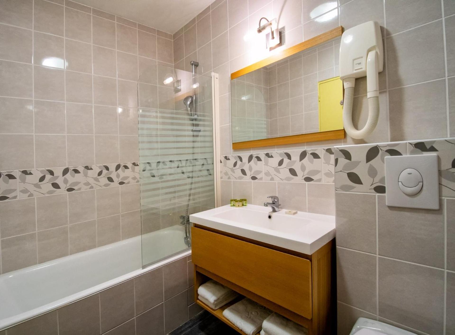 HOTEL LE COQ HARDI 49/51