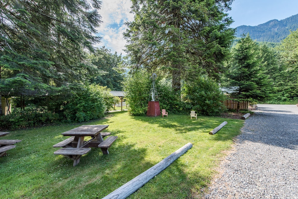 Emerald Valley Inn 52/74