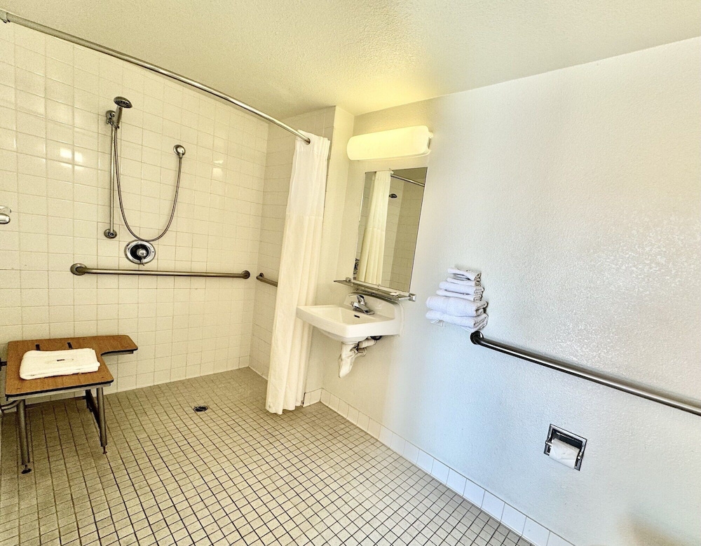 Studio6 Suites Bellflower, CA - Los Angeles 37/40