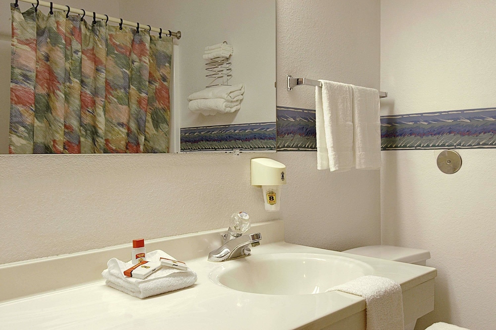 Days Inn by Wyndham Omaha/West Dodge 10/24
