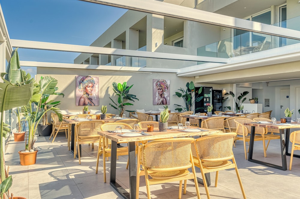 Myzith Luxury Suites 42/58
