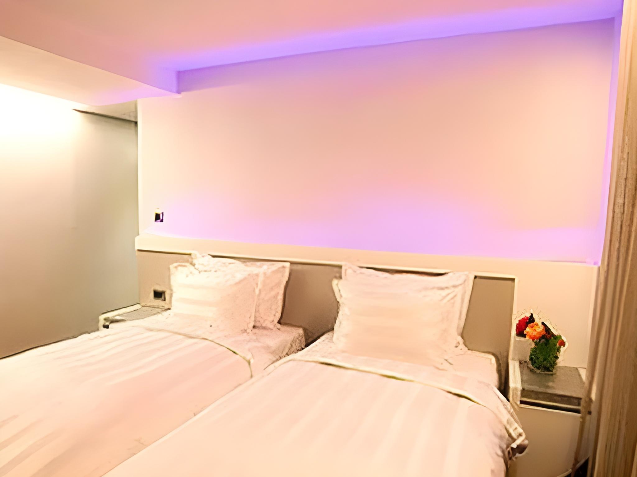 Vip, Twin Beds