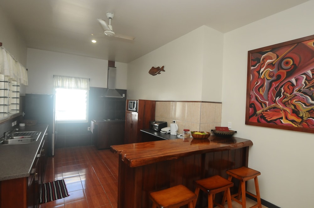 Talofa Inn 4/50