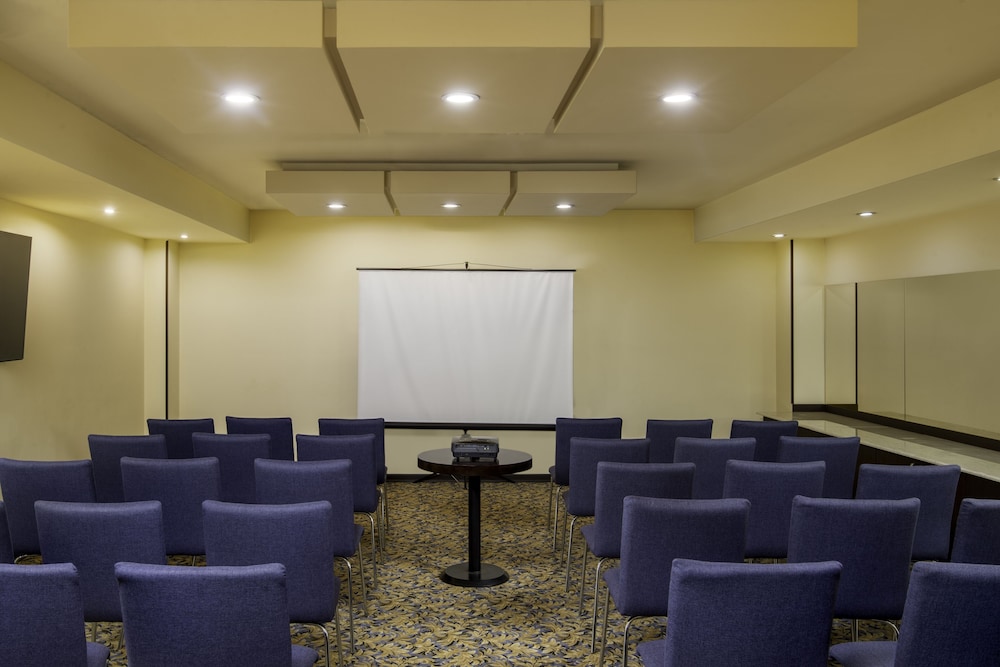 National by Stellar Hotels, Yerevan 70/76
