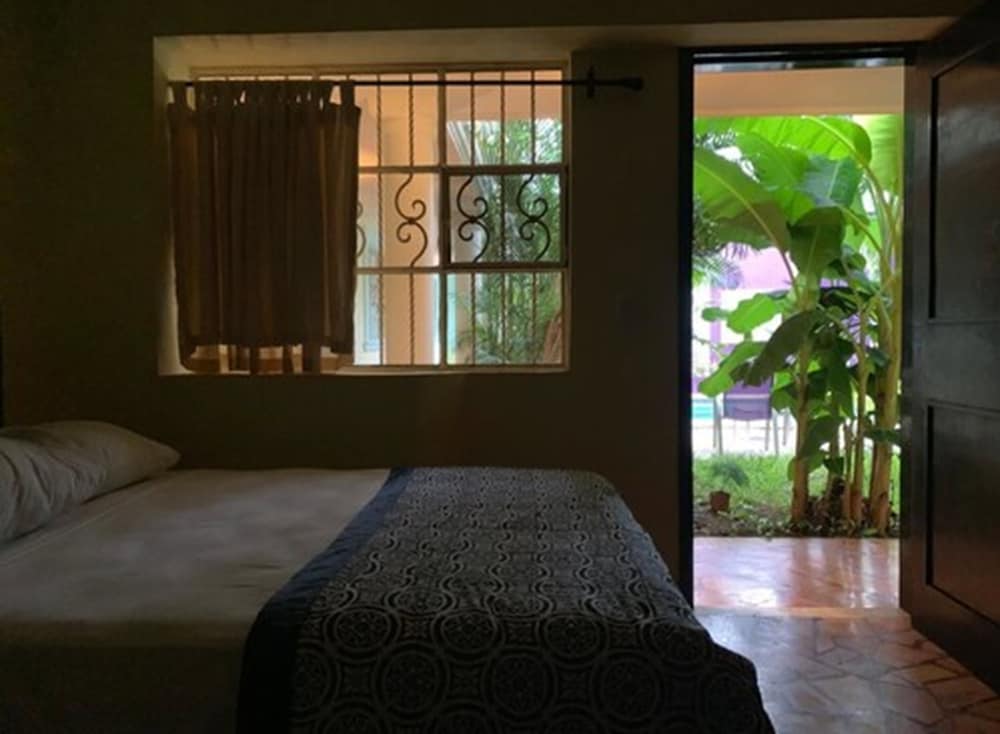 Hotel Santa Ana 49/76