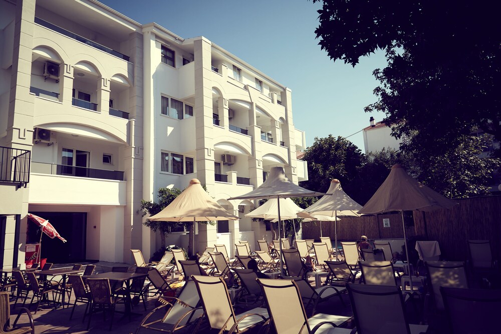 Two Seas Hotel 11/50