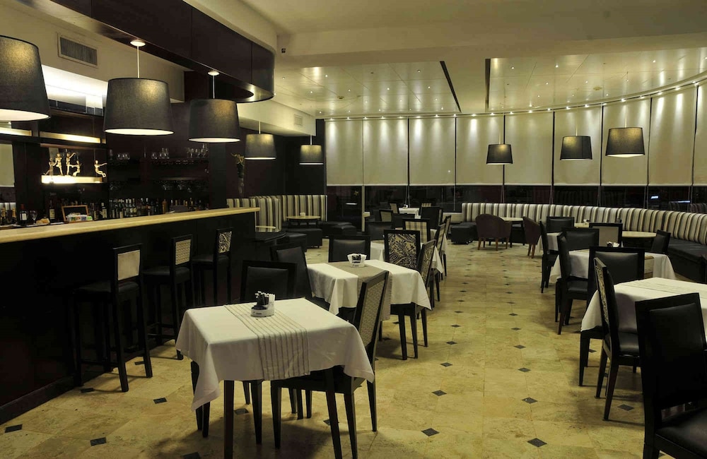 Plaza Real Suites Hotel 49/59