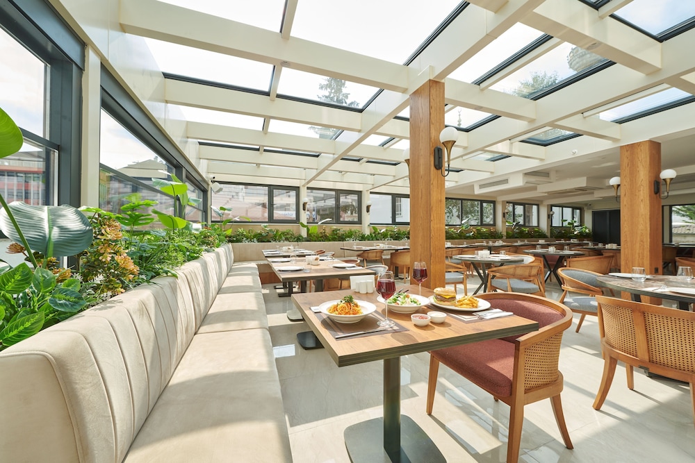 Ciragan Hotel Bosphorus Istanbul 56/68
