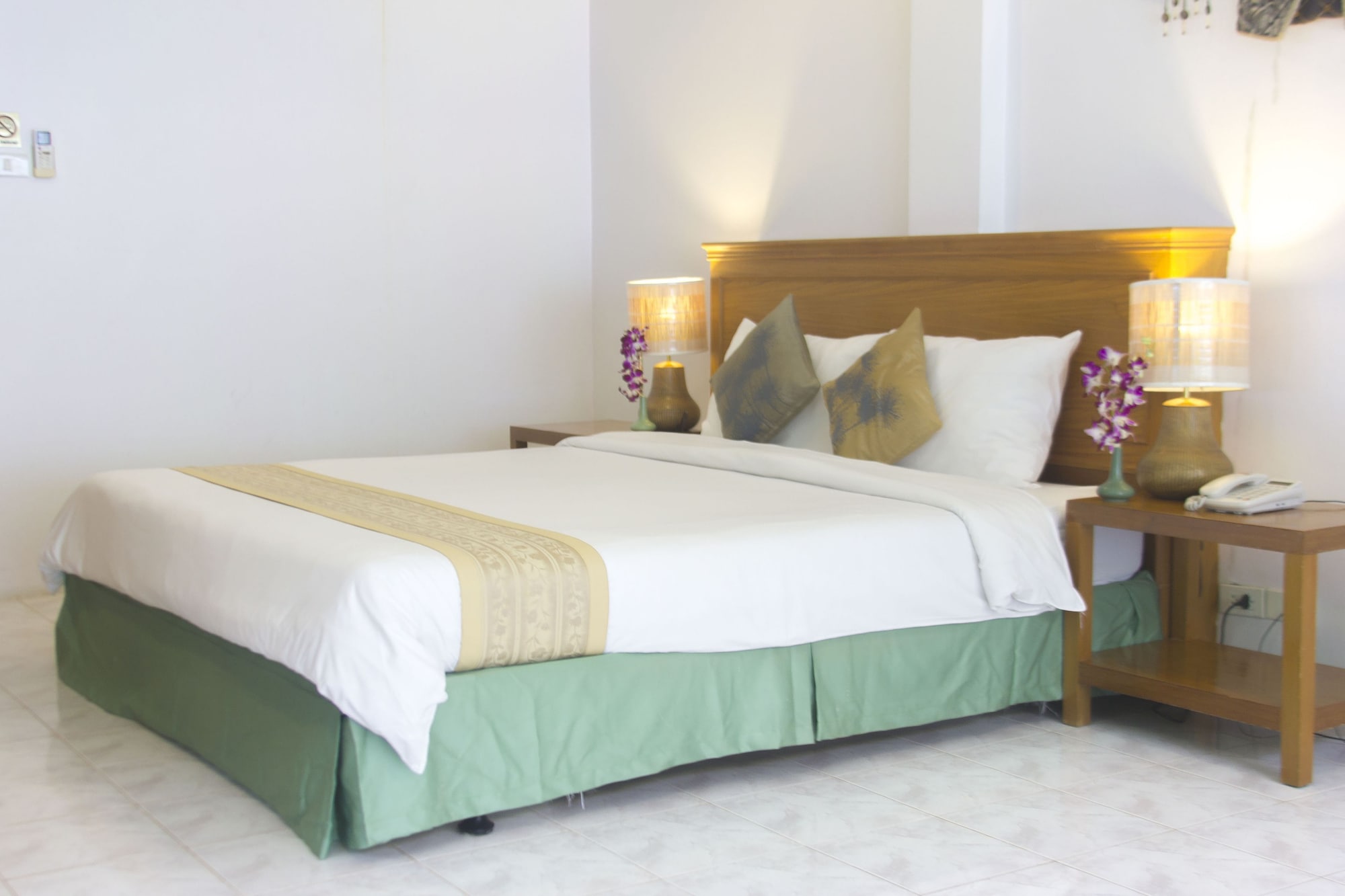 House, King Bed