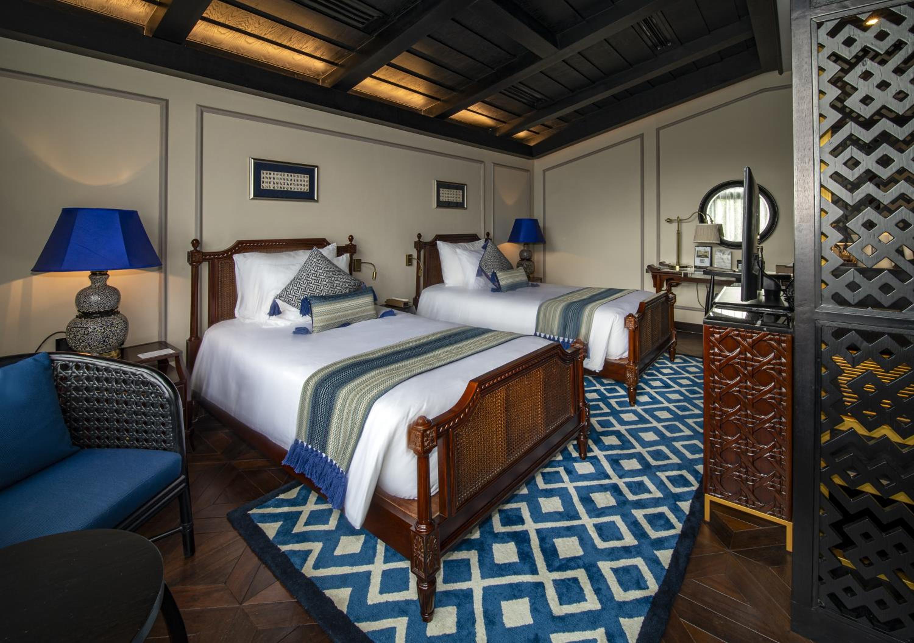 Bungalow, King and Twin Beds